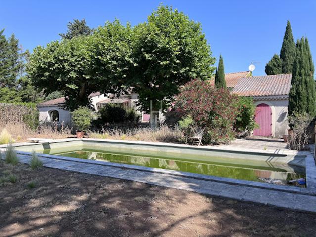 Villa avec piscine et jardin