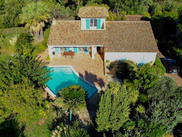 Villa avec piscine et jardin