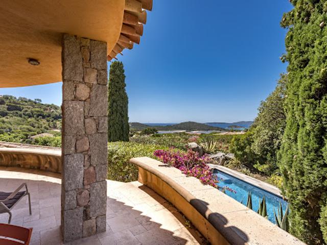 Villa avec piscine et jardin