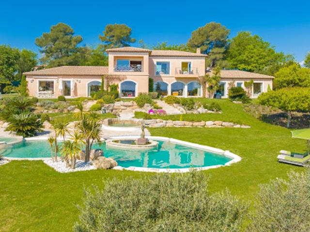 Villa avec piscine et jardin