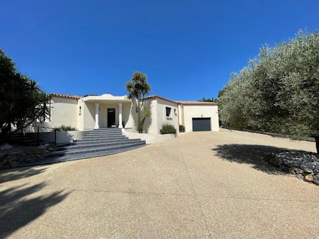 Villa avec piscine et jardin