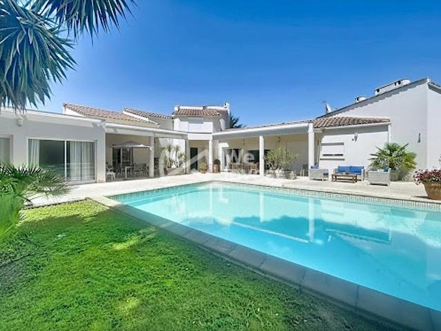 Villa avec piscine et jardin