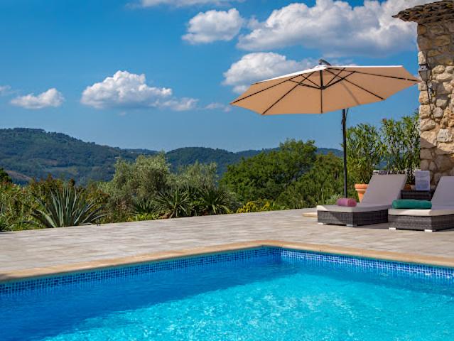 Villa avec piscine et jardin