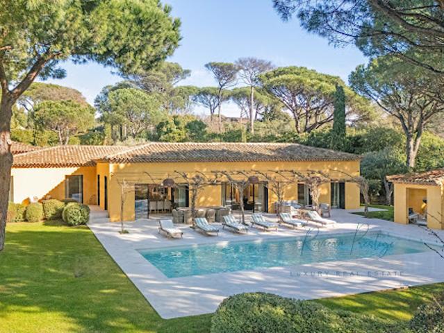Villa avec piscine et jardin