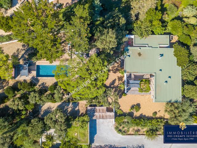 Villa avec piscine et jardin