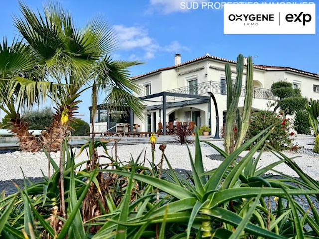 Villa avec piscine et terrasse