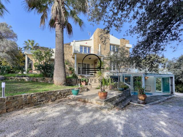 Villa avec piscine et jardin