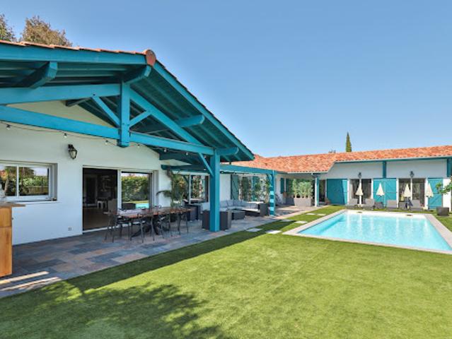 Villa avec piscine et jardin