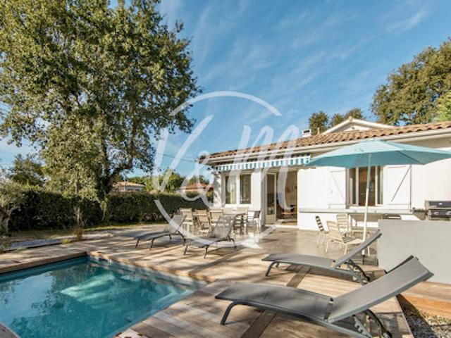 Villa avec piscine et jardin