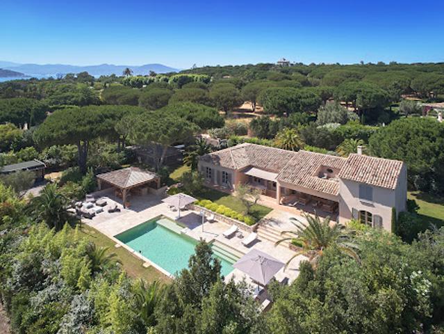 Villa avec piscine et jardin