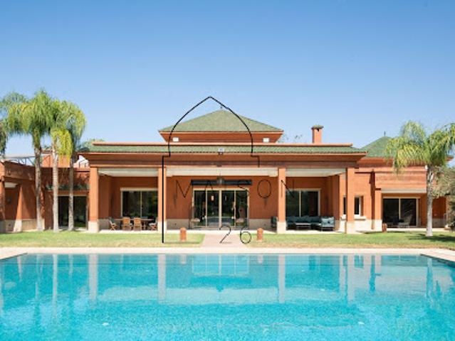 Villa avec piscine et jardin