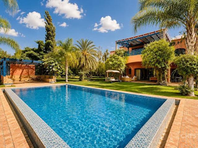 Villa avec piscine et jardin