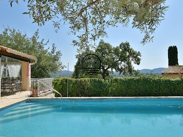 Villa avec piscine et jardin