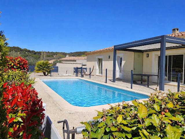 Villa avec piscine et jardin