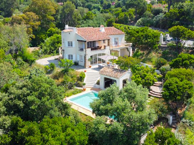 Villa avec piscine et jardin