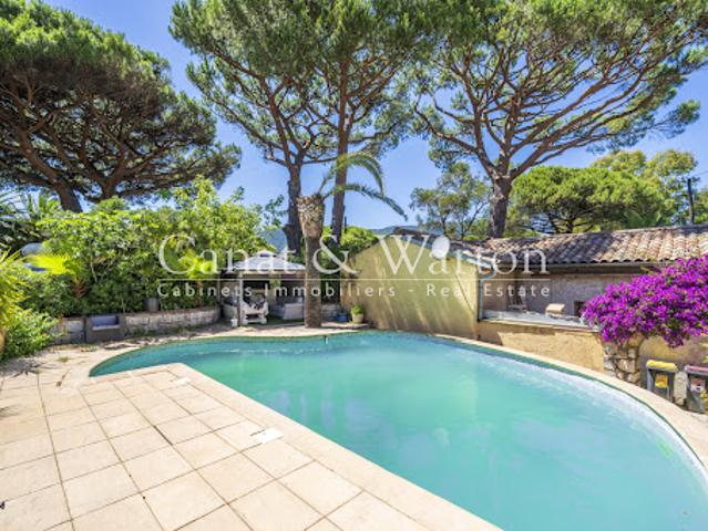 Villa avec piscine et jardin
