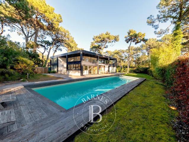 Villa avec piscine et jardin
