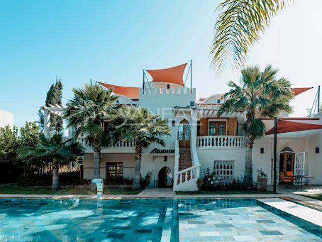 Villa avec piscine et jardin