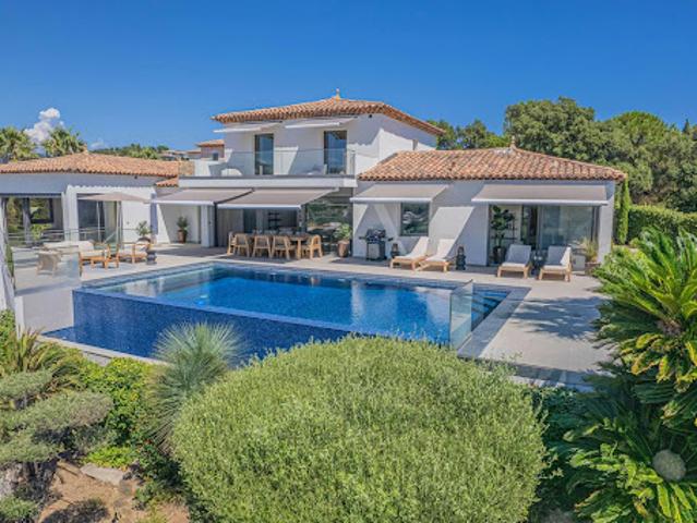 Villa avec piscine et jardin
