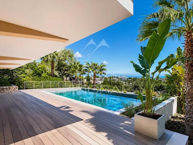 Villa avec piscine et jardin