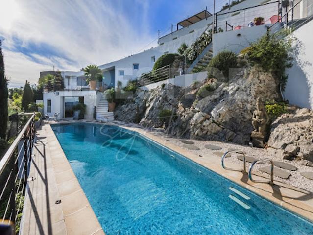 Villa avec piscine et jardin