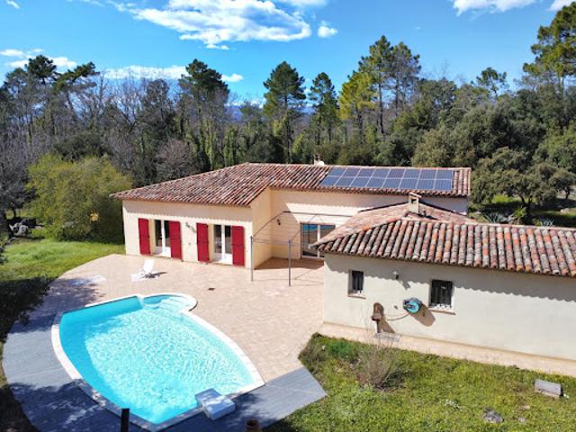 Villa avec piscine et jardin