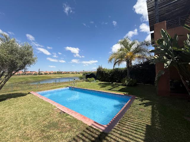 Villa avec piscine et jardin