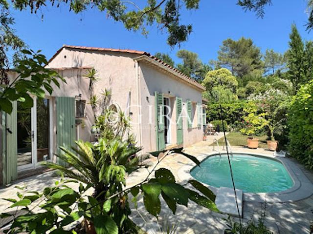 Villa avec piscine et jardin