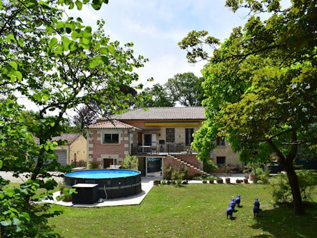 Villa avec piscine et jardin