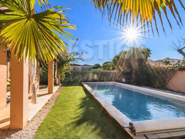 Villa avec piscine et jardin