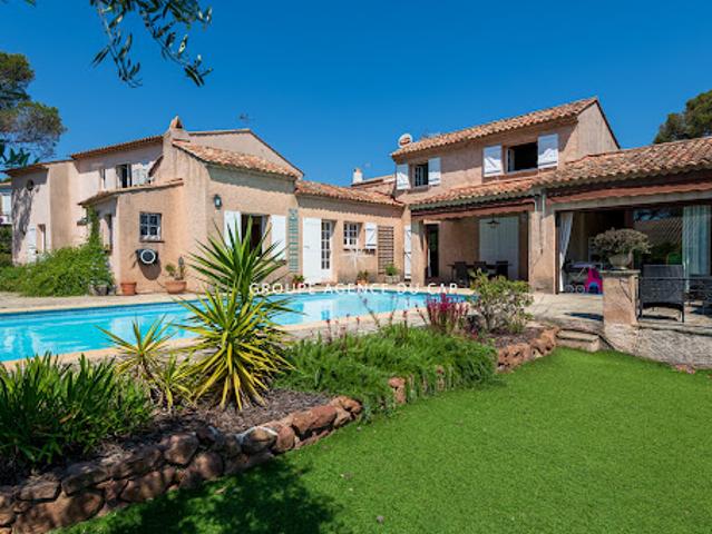 Villa avec piscine et jardin