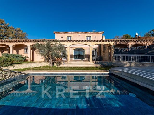 Villa avec piscine et jardin