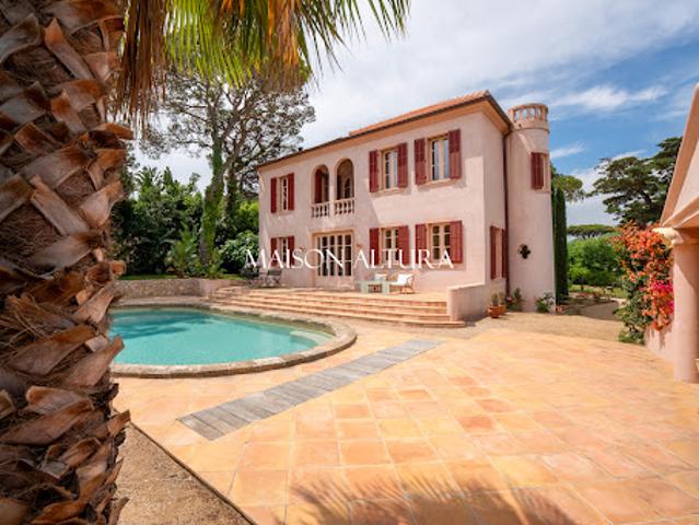 Villa avec piscine et jardin