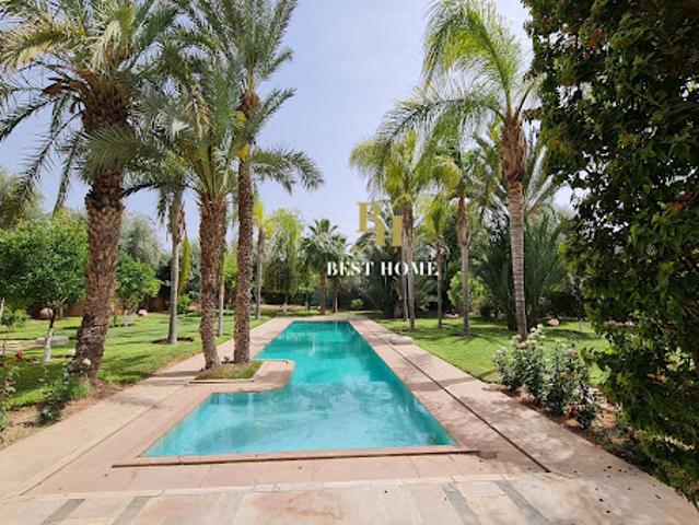 Villa avec piscine et jardin