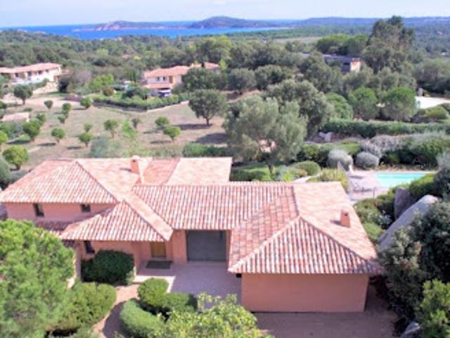 Villa avec piscine et jardin