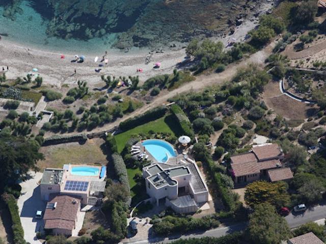 Villa avec piscine et jardin