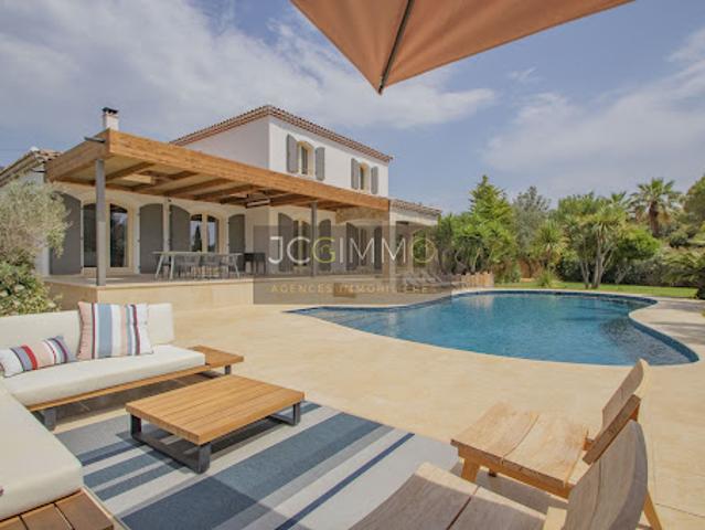 Villa avec piscine et jardin