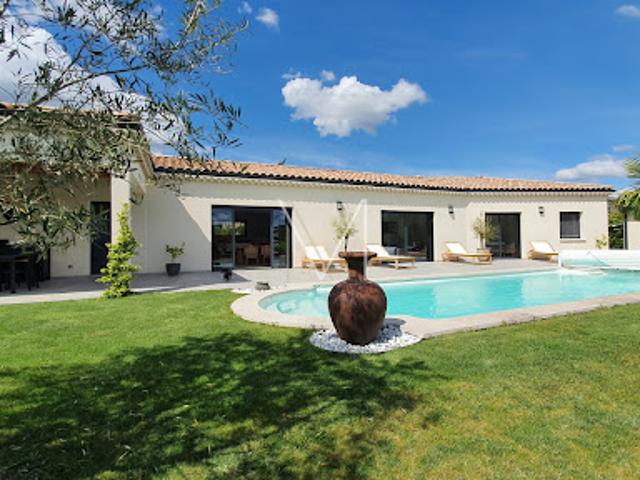 Villa avec piscine et jardin