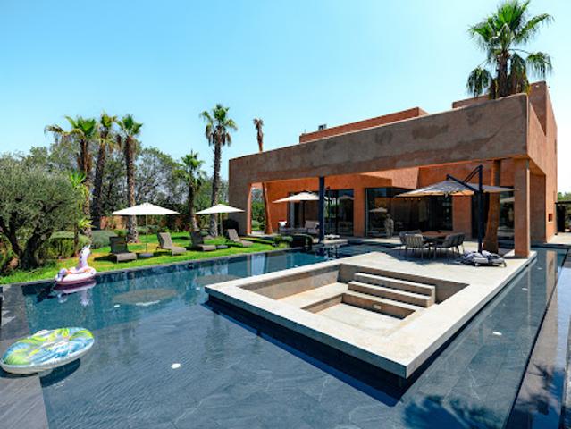 Villa avec piscine et jardin