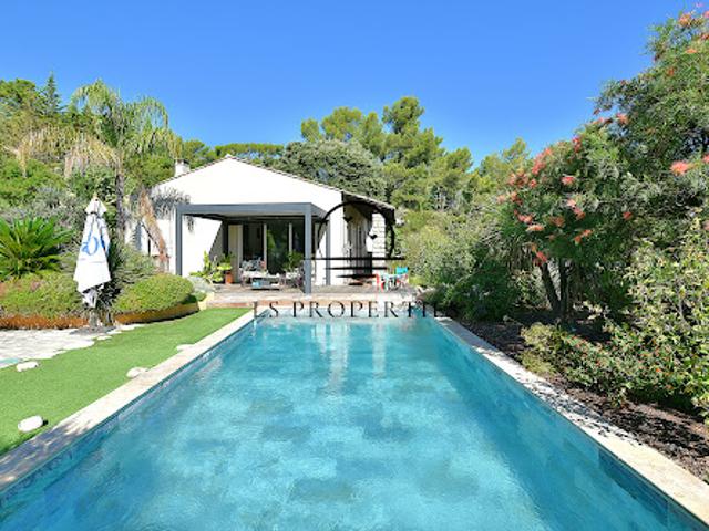 Villa avec piscine et jardin