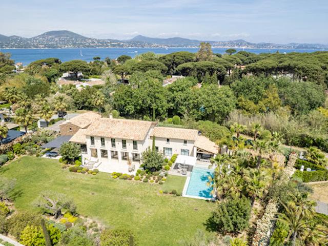 Villa avec piscine et jardin