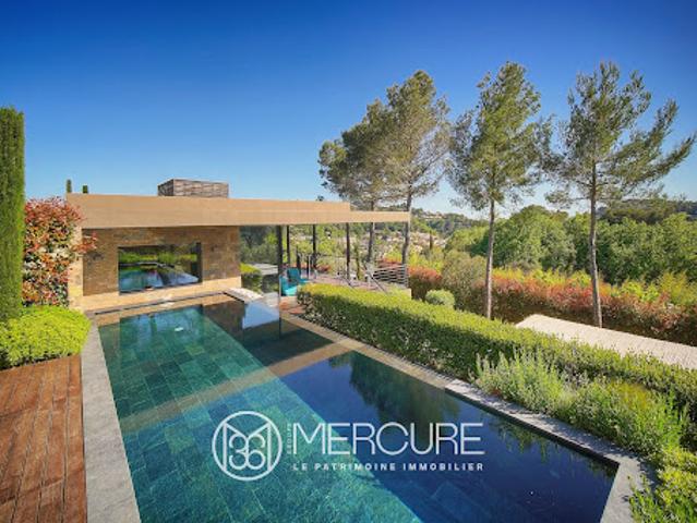 Villa avec piscine en bord de mer