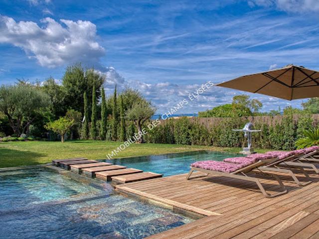 Villa avec piscine et jardin