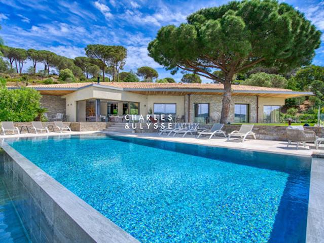 Villa avec piscine et jardin