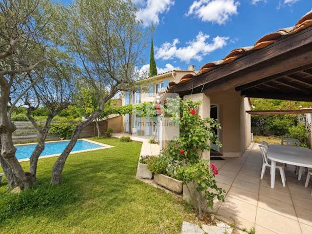 Villa avec piscine et jardin