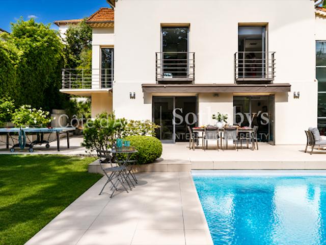 Villa avec piscine et jardin