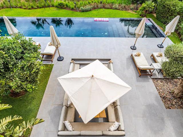 Villa avec piscine et jardin