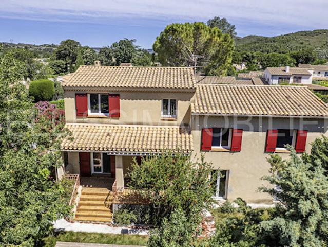Villa avec piscine et jardin