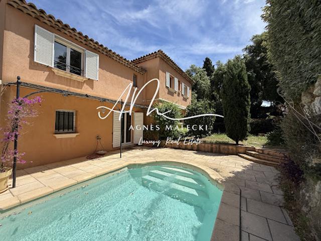 Villa avec piscine et jardin