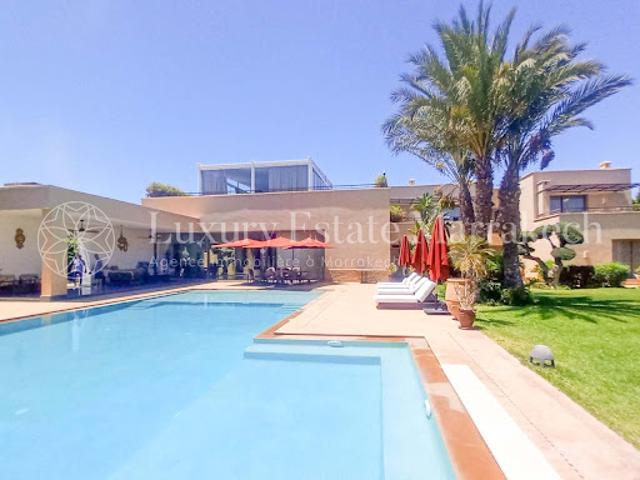 Villa avec piscine et jardin
